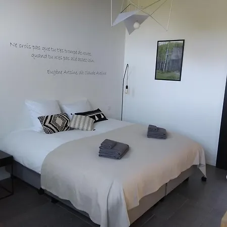 Dimensions M Bed & Breakfast