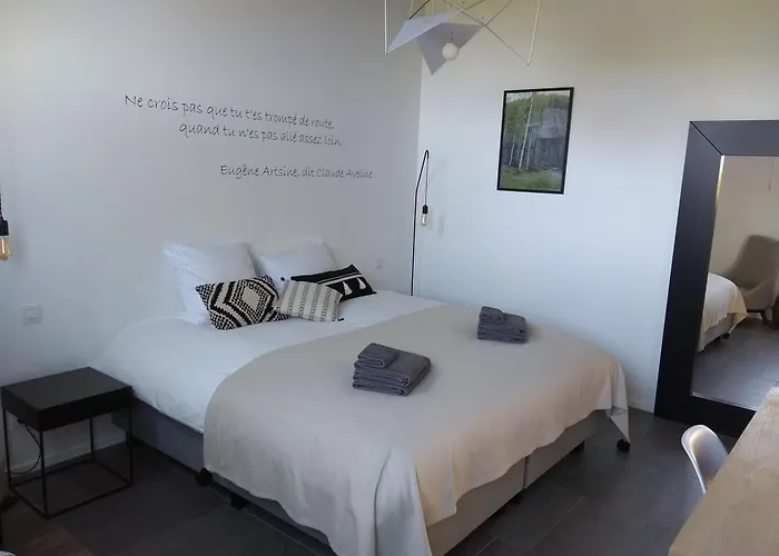 Dimensions M Alojamento de Acomodação e Pequeno-almoço